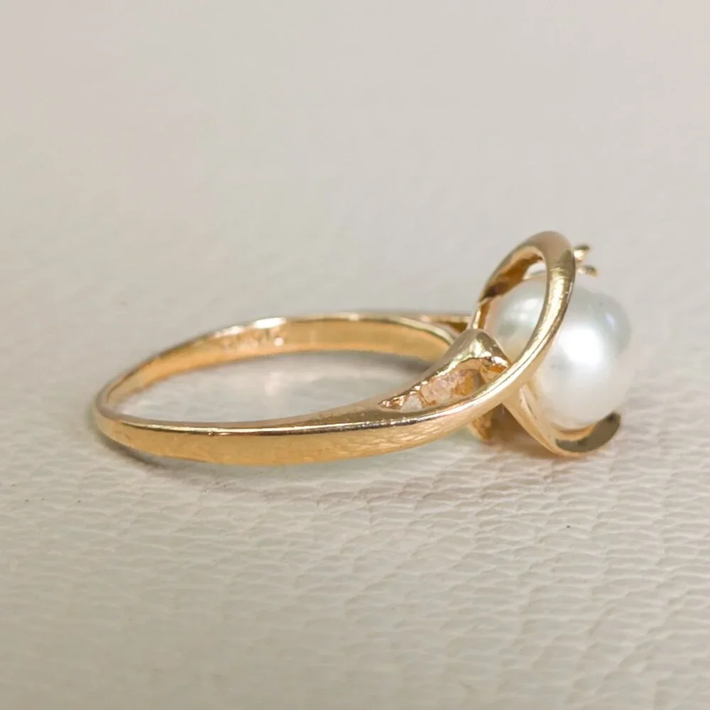 14K Gold Pearl Ring with Diamond Flower Accent - Picture 12 of 15